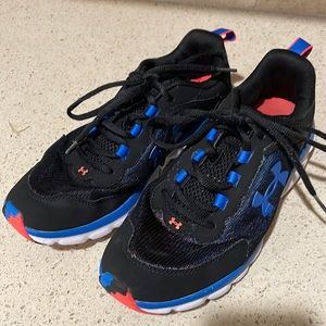 Under armor boys sneakers